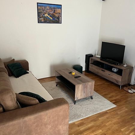 Sad Apartman Ni Εξωτερικό φωτογραφία