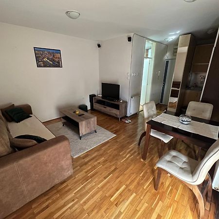 Sad Apartman Ni Εξωτερικό φωτογραφία