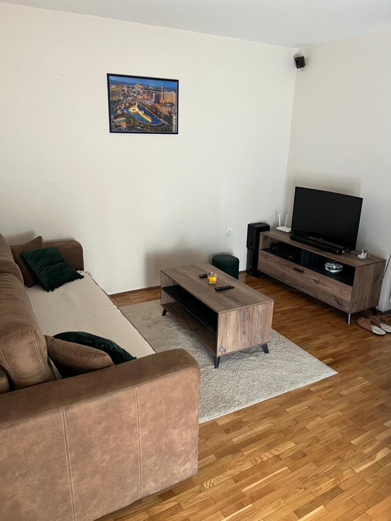 Sad Apartman Ni Εξωτερικό φωτογραφία